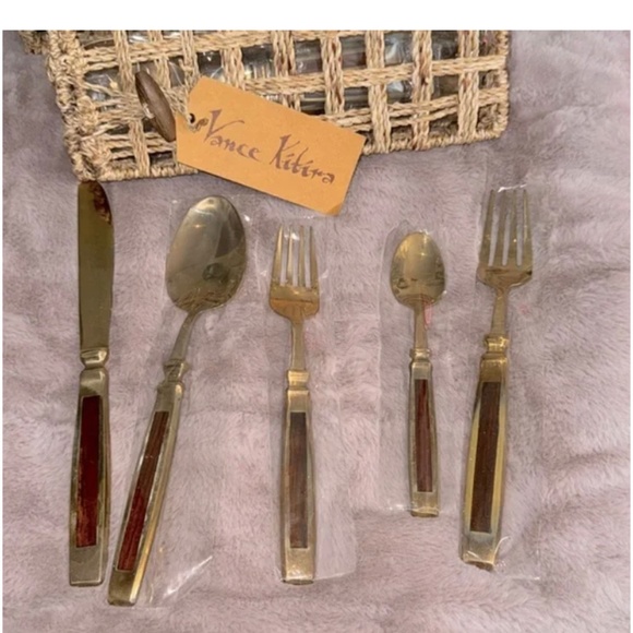 New Vintage Set of Vance Kitira flatware with basket holder - Picture 2 of 2